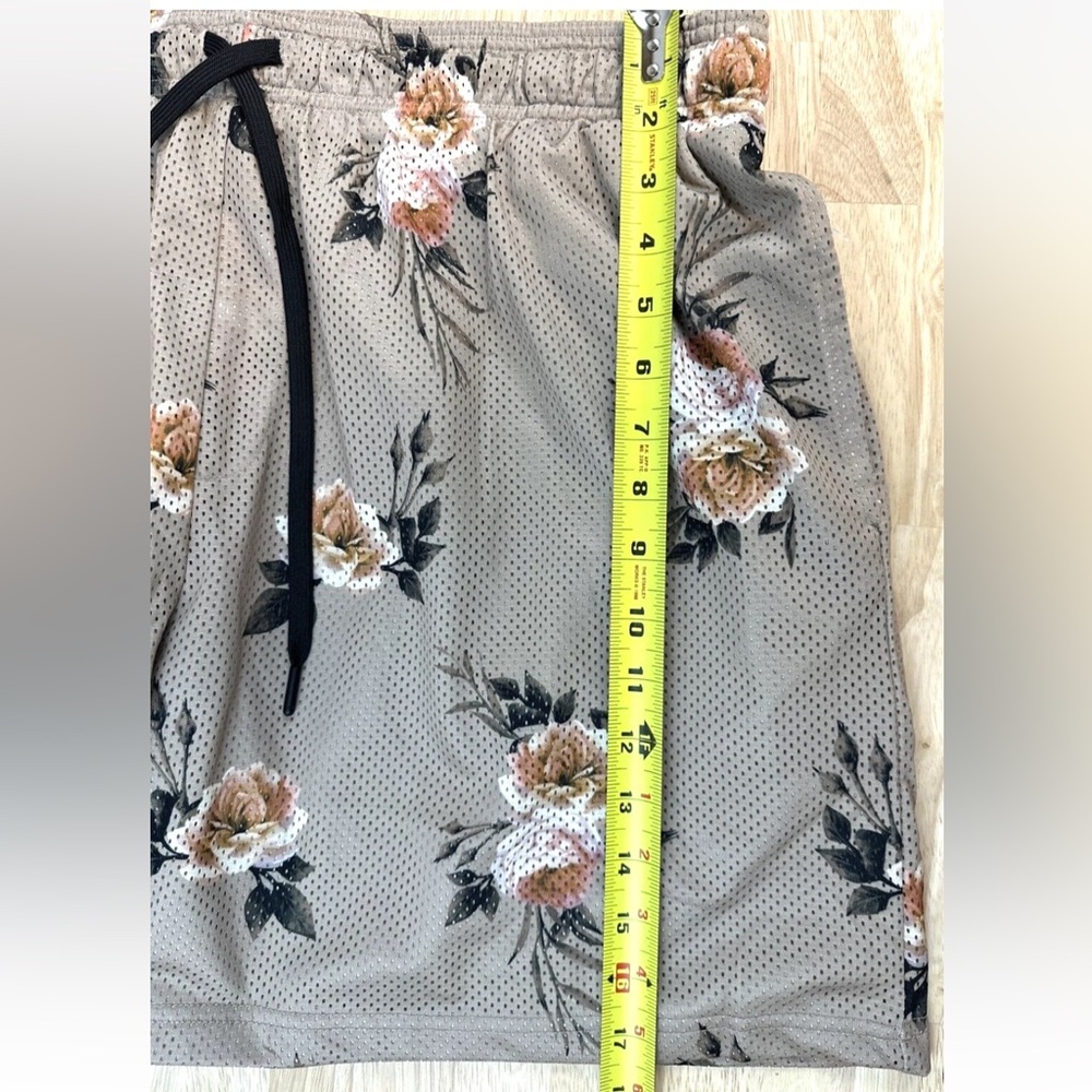 Aeropostale Mesh Shorts Men's Size XL Lined Tan Roses Floral Print 6.25" NWT - Picture 9 of 15